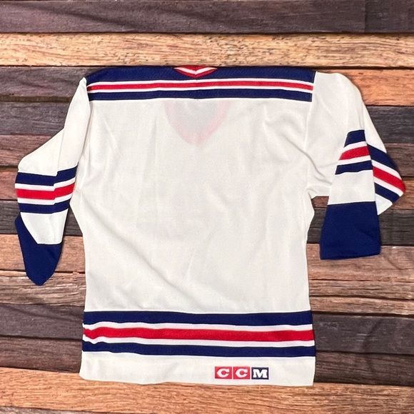 New York Rangers VTG CCM Hockey Boys Kids Youth Hockey Jersey Sweater - Picture 3 of 6
